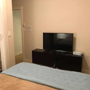 Comfort Guest Close Subway Station And Downtown Vancouver, Ubc, Restaurant And 7-eleven Convenience Store Homestay